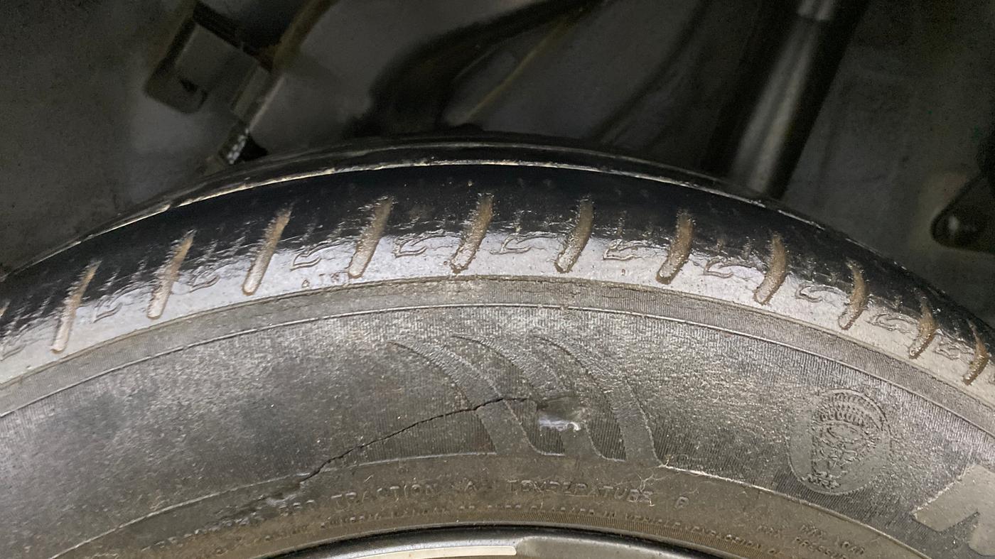2019 Hyundai VENUE SX PLUS 1.0 TURBO DCT, Petrol, Automatic, 49,293 km, Left Rear Tyre Tread