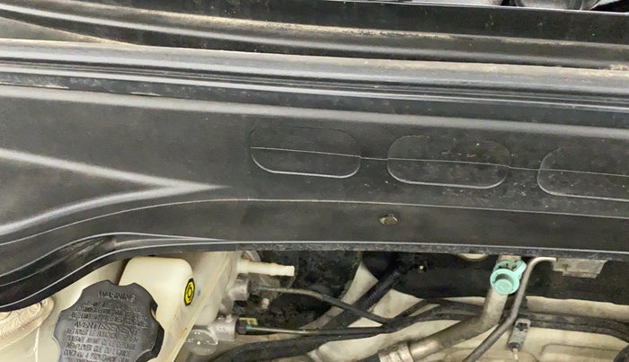 2016 Hyundai Creta SX PLUS AT 1.6 PETROL, Petrol, Automatic, 84,766 km, Bonnet (hood) - Cowl vent panel has minor damage