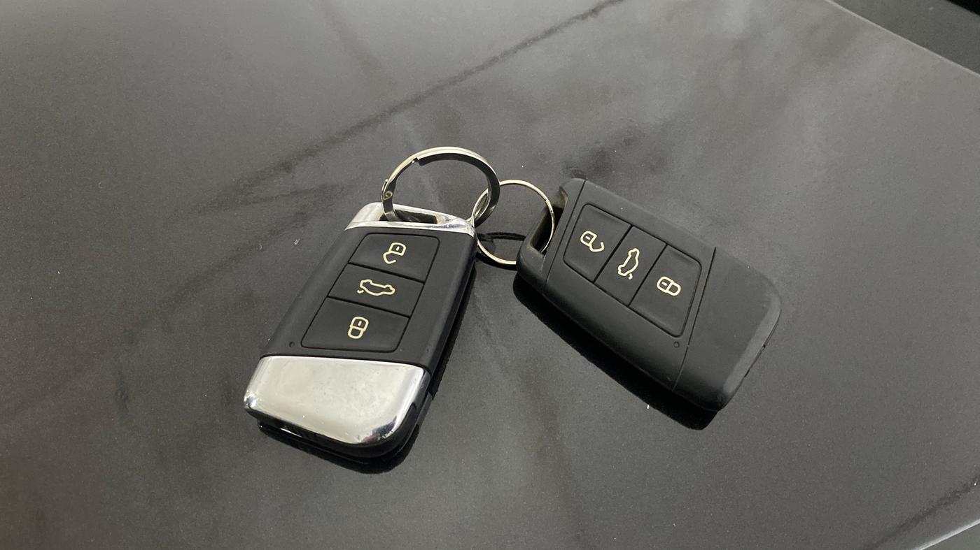 2018 Skoda Superb L&K 1.8 TSI AT, Petrol, Automatic, 67,518 km, Key Close Up