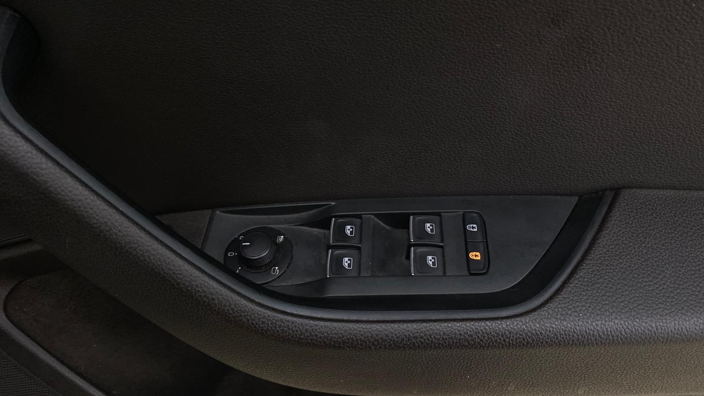 2018 Skoda Superb L&K 1.8 TSI AT, Petrol, Automatic, 67,518 km, Driver Side Door Panels Control