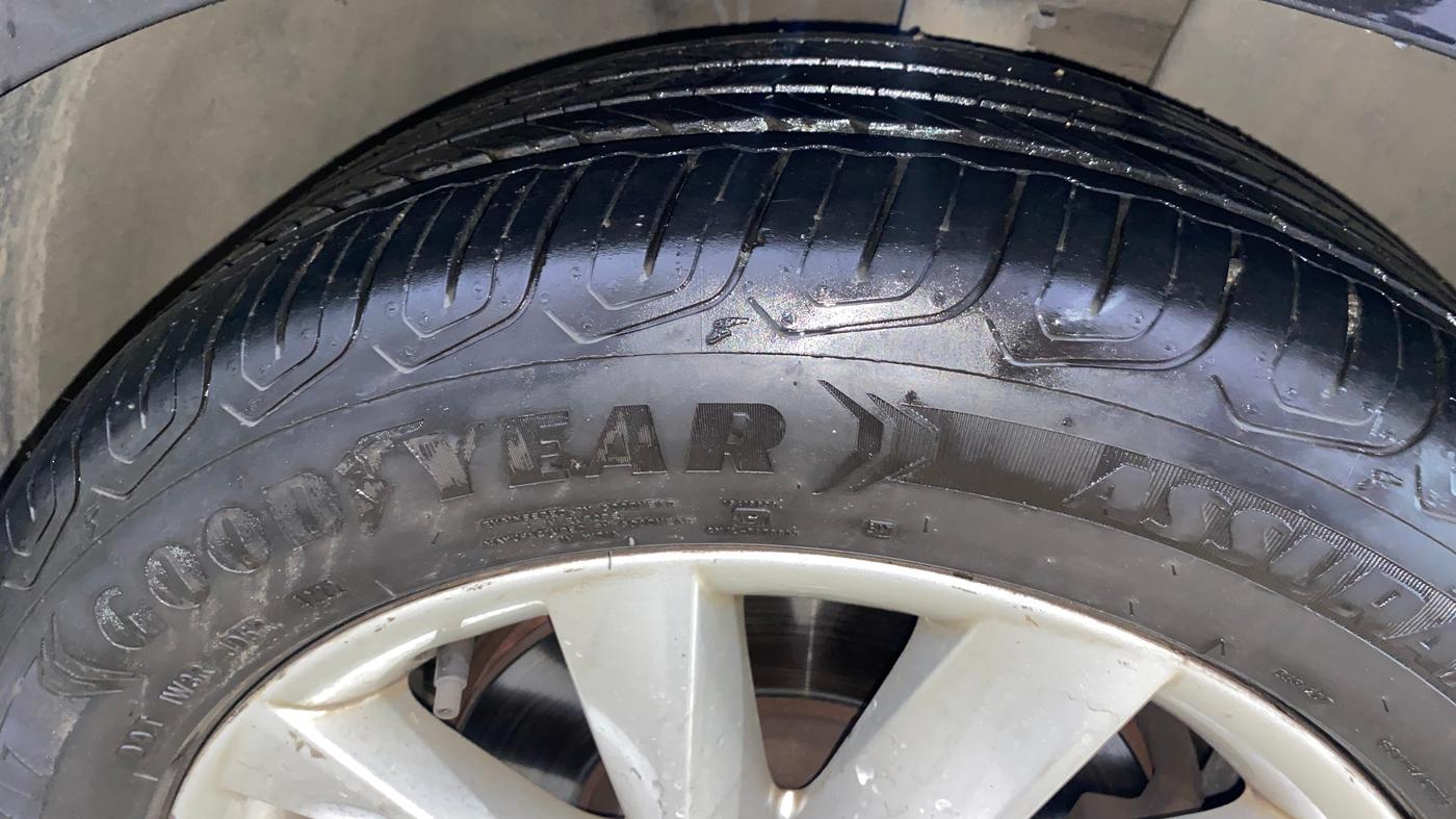 2018 Skoda Superb L&K 1.8 TSI AT, Petrol, Automatic, 67,518 km, Right Front Tyre Tread
