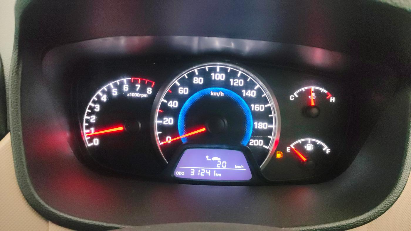 2015 Hyundai Grand i10 SPORTZ 1.2 KAPPA VTVT, Petrol, Manual, 31,211 km, Odometer Image