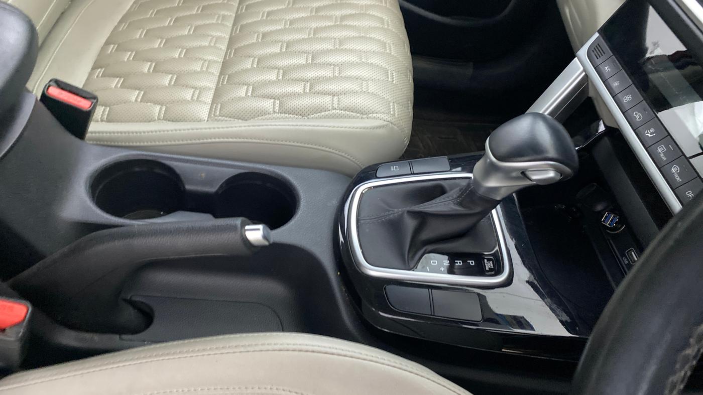 2021 KIA SELTOS HTX IVT 1.5 PETROL, Petrol, Automatic, 30,470 km, Gear Lever