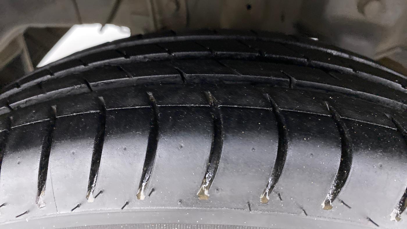 2014 Hyundai Eon ERA PLUS, Petrol, Manual, 49,350 km, Right Rear Tyre Tread