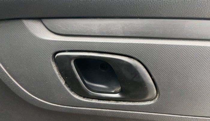 2016 Renault Kwid RXT 0.8, Petrol, Manual, 65,900 km, Driver Side Door Panels Control