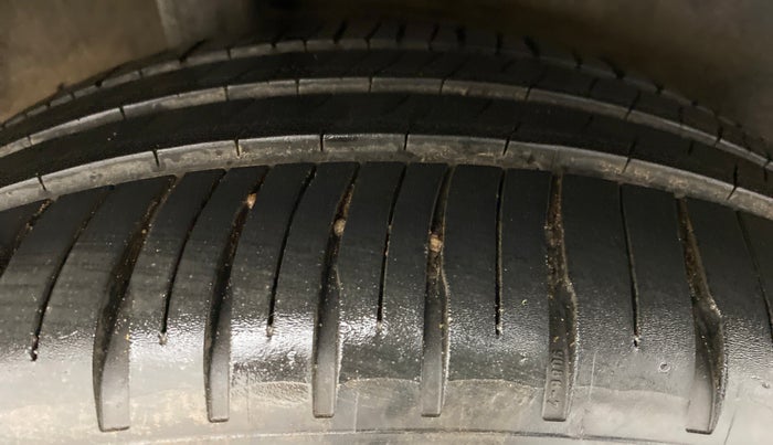 2017 Honda Jazz 1.2 V AT, Petrol, Automatic, 65,239 km, Right Rear Tyre Tread