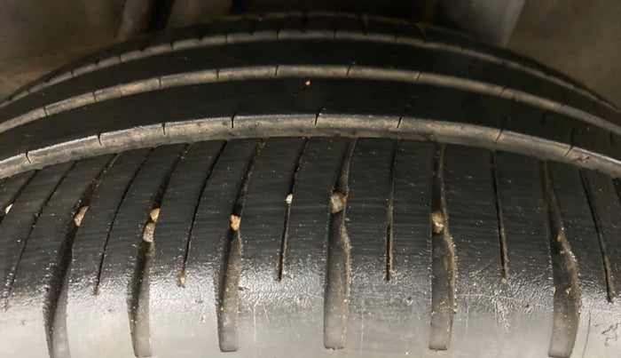 2017 Honda Jazz 1.2 V AT, Petrol, Automatic, 65,239 km, Left Rear Tyre Tread