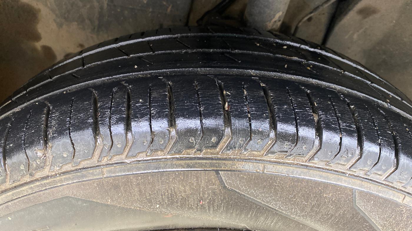 2022 Tata PUNCH ADVENTURE MT, Petrol, Manual, 9,426 km, Left Front Tyre Tread