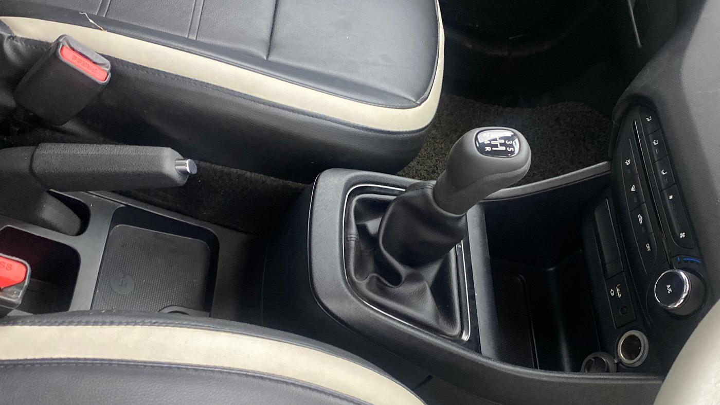 2022 Tata PUNCH ADVENTURE MT, Petrol, Manual, 9,426 km, Gear Lever