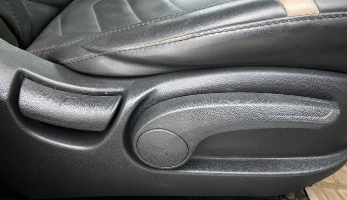 2017 Hyundai Creta 1.6 CRDI SX PLUS AUTO, Diesel, Automatic, 26,569 km, Driver Side Adjustment Panel