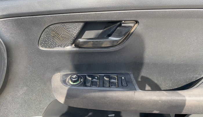 2021 Tata ALTROZ XZ PLUS PETROL DARK EDITION, Petrol, Manual, 40,036 km, Driver Side Door Panels Control