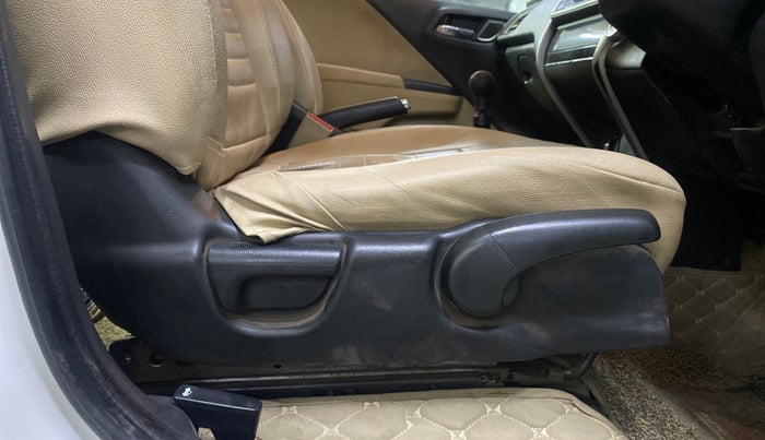 2019 Honda City 1.5L I-DTEC VX, Diesel, Manual, 1,49,966 km, Driver Side Adjustment Panel