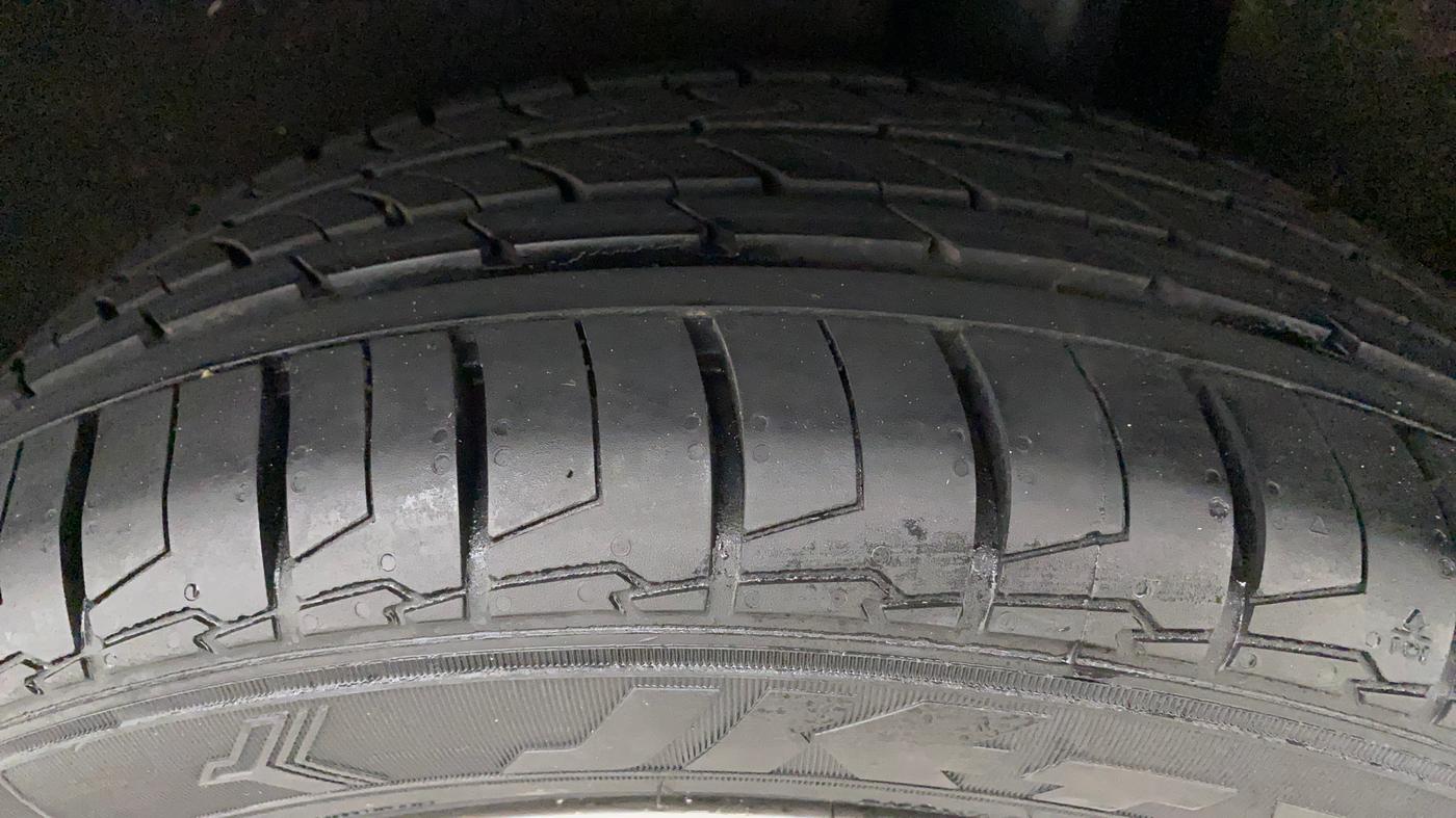 2016 Maruti Baleno ALPHA PETROL 1.2, Petrol, Manual, 79,910 km, Left Rear Tyre Tread