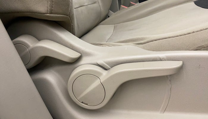 2016 Mahindra XUV500 W4, Diesel, Manual, 1,25,455 km, Driver Side Adjustment Panel