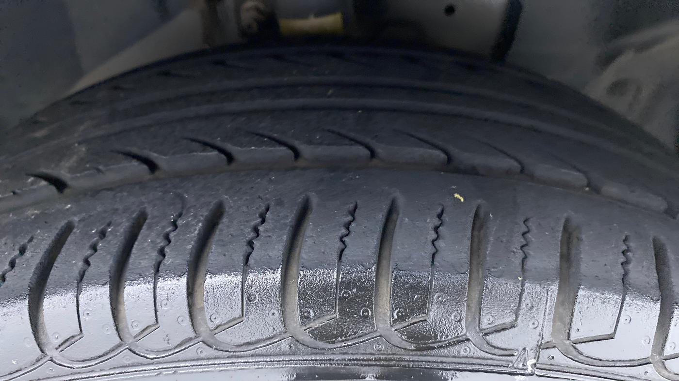 2018 Ford Ecosport 1.5 TITANIUM PLUS TI VCT AT, Petrol, Automatic, 44,010 km, Right Front Tyre Tread
