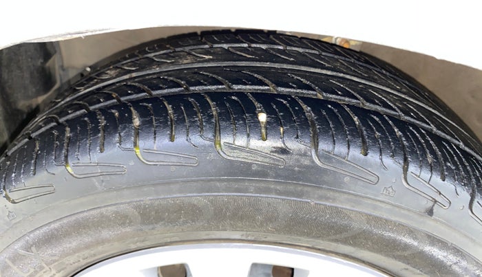 2016 Maruti Celerio VXI AMT, Petrol, Automatic, 68,068 km, Left Front Tyre Tread