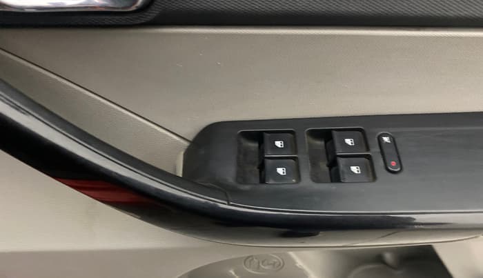 2017 Tata Tiago XZA PETROL, Petrol, Automatic, 52,249 km, Driver Side Door Panels Control
