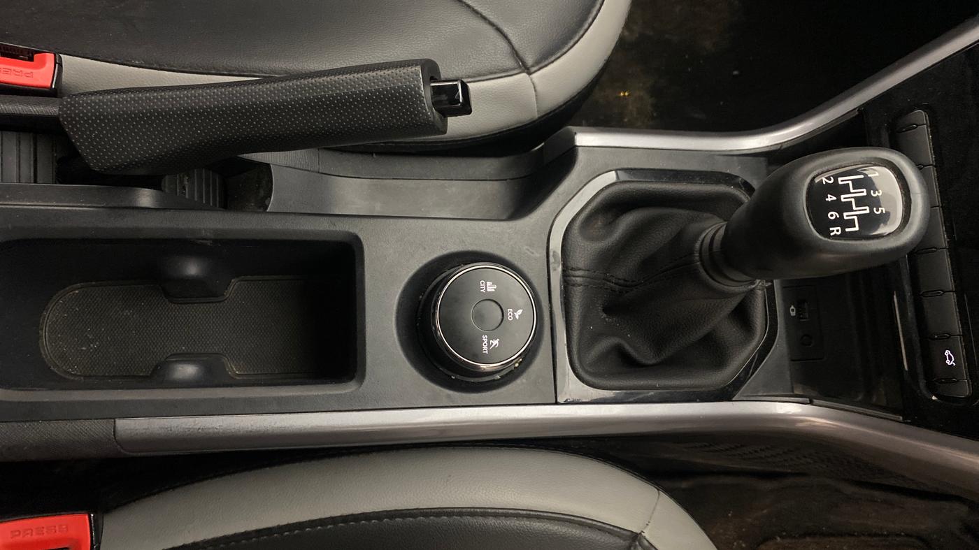2022 Tata NEXON XM PETROL, Petrol, Manual, 31,075 km, Gear Lever
