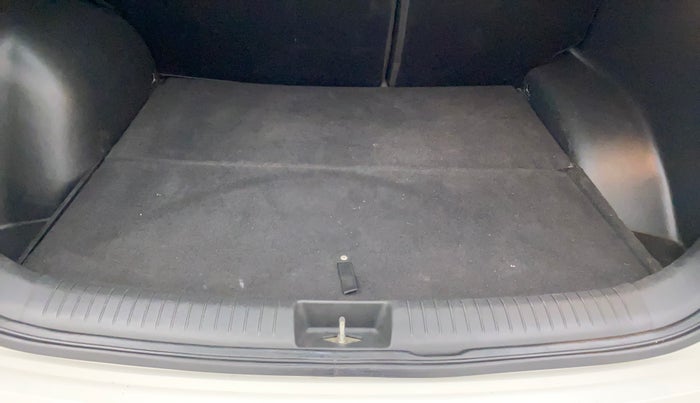 2017 Hyundai Creta SX PLUS AT 1.6 PETROL, Petrol, Automatic, 41,000 km, Boot Inside