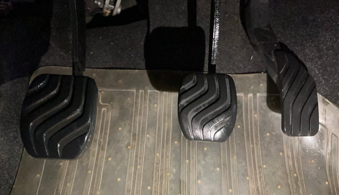 2017 Renault Kwid RXL, Petrol, Manual, 29,313 km, Pedals