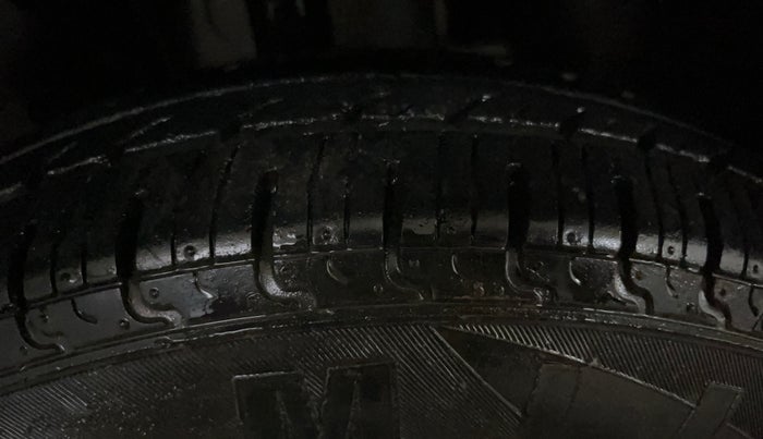 2017 Renault Kwid RXL, Petrol, Manual, 29,313 km, Right Front Tyre Tread