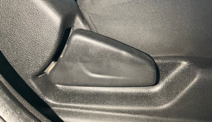 2017 Renault Kwid RXL, Petrol, Manual, 29,313 km, Driver Side Adjustment Panel