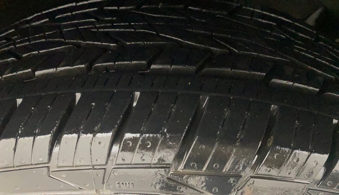 2017 Renault Duster 110 PS RXZ 4X2 AMT DIESEL, Diesel, Automatic, 55,527 km, Right Front Tyre Tread