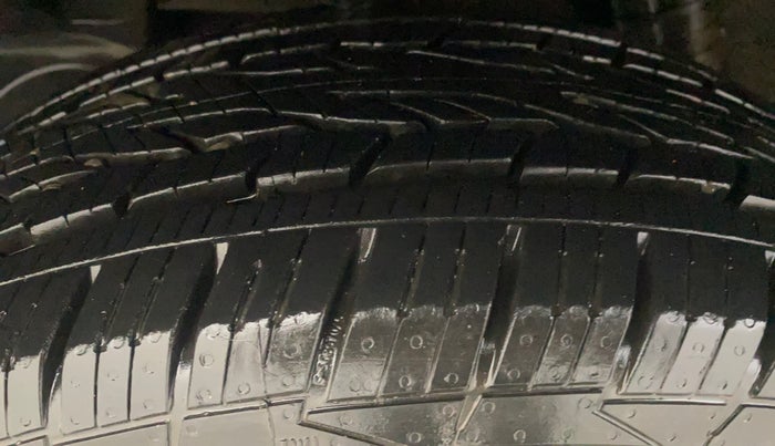 2017 Renault Duster 110 PS RXZ 4X2 AMT DIESEL, Diesel, Automatic, 55,527 km, Right Rear Tyre Tread