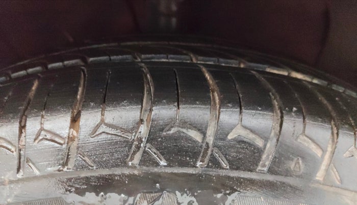 2018 Hyundai NEW SANTRO SPORTZ CNG, CNG, Manual, 77,563 km, Right Front Tyre Tread