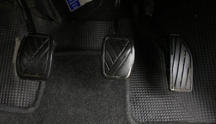 2015 Maruti Baleno DELTA PETROL 1.2, Petrol, Manual, 61,446 km, Pedals