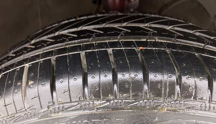 2015 Maruti Baleno DELTA PETROL 1.2, Petrol, Manual, 61,446 km, Right Front Tyre Tread