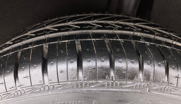 2015 Maruti Baleno DELTA PETROL 1.2, Petrol, Manual, 61,446 km, Left Rear Tyre Tread