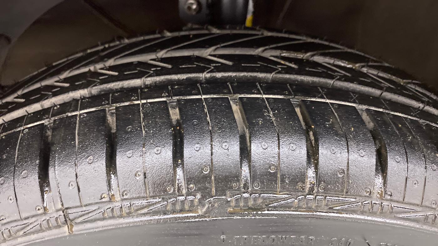 2015 Maruti Baleno DELTA PETROL 1.2, Petrol, Manual, 61,446 km, Left Front Tyre Tread