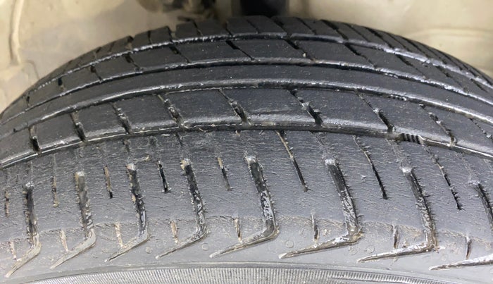 2013 Maruti Wagon R 1.0 VXI, Petrol, Manual, 87,376 km, Right Front Tyre Tread