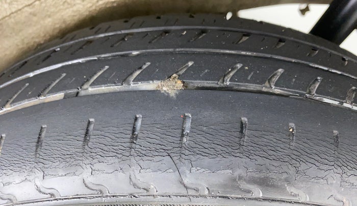 2013 Maruti Wagon R 1.0 VXI, Petrol, Manual, 87,376 km, Left Rear Tyre Tread