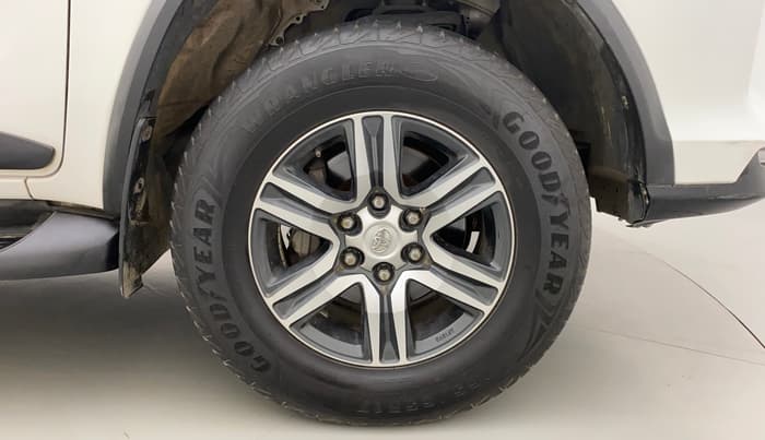 2016 Toyota Fortuner 2.8 4X2 AT, Diesel, Automatic, 1,28,617 km, Right Front Wheel