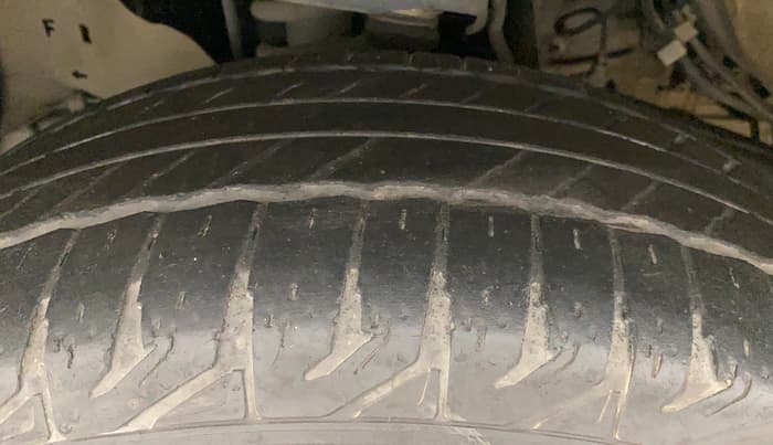 2016 Toyota Fortuner 2.8 4X2 AT, Diesel, Automatic, 1,28,617 km, Left Front Tyre Tread