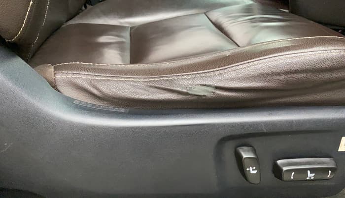 2016 Toyota Fortuner 2.8 4X2 AT, Diesel, Automatic, 1,28,617 km, Driver Side Adjustment Panel
