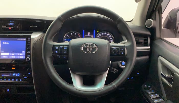 2016 Toyota Fortuner 2.8 4X2 AT, Diesel, Automatic, 1,28,617 km, Steering Wheel Close Up