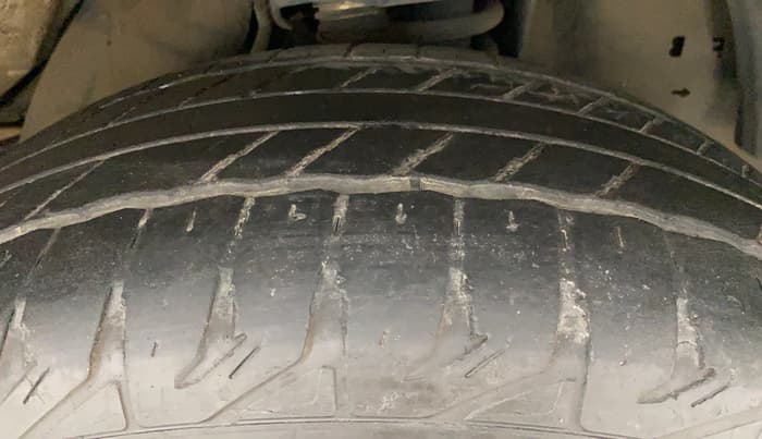 2016 Toyota Fortuner 2.8 4X2 AT, Diesel, Automatic, 1,28,617 km, Right Front Tyre Tread