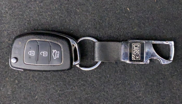 2013 Hyundai Verna FLUIDIC 1.6 VTVT SX, Petrol, Manual, 1,05,111 km, Key Close Up