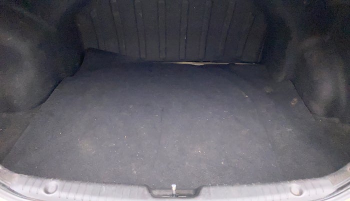 2013 Hyundai Verna FLUIDIC 1.6 VTVT SX, Petrol, Manual, 1,05,111 km, Boot Inside