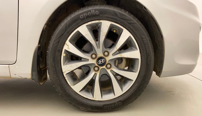 2013 Hyundai Verna FLUIDIC 1.6 VTVT SX, Petrol, Manual, 1,05,111 km, Right Front Wheel