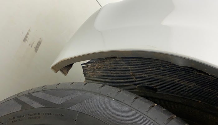 2013 Hyundai Verna FLUIDIC 1.6 VTVT SX, Petrol, Manual, 1,05,111 km, Left fender - Lining loose