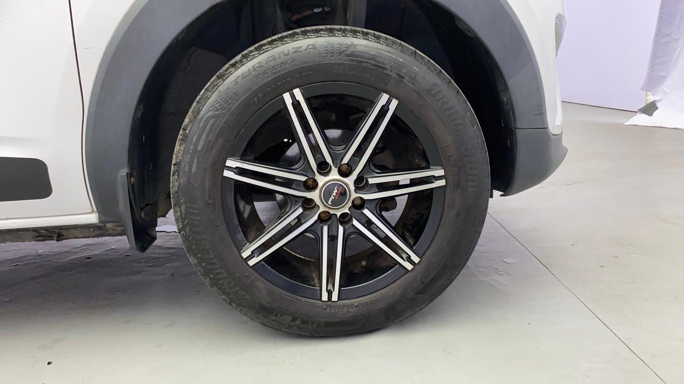 2020 Renault TRIBER RXT, Petrol, Manual, 17,598 km, Right Front Wheel
