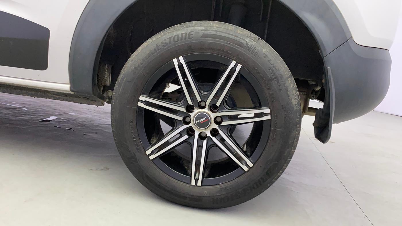 2020 Renault TRIBER RXT, Petrol, Manual, 17,598 km, Left Rear Wheel