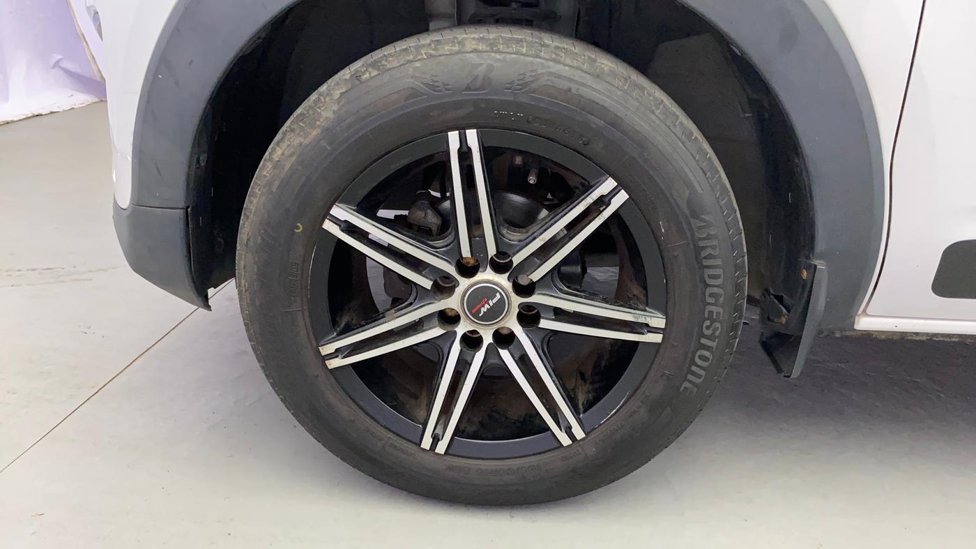 2020 Renault TRIBER RXT, Petrol, Manual, 17,598 km, Left Front Wheel