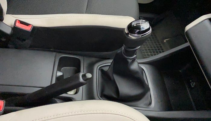 2020 Renault TRIBER RXT, Petrol, Manual, 17,598 km, Gear Lever