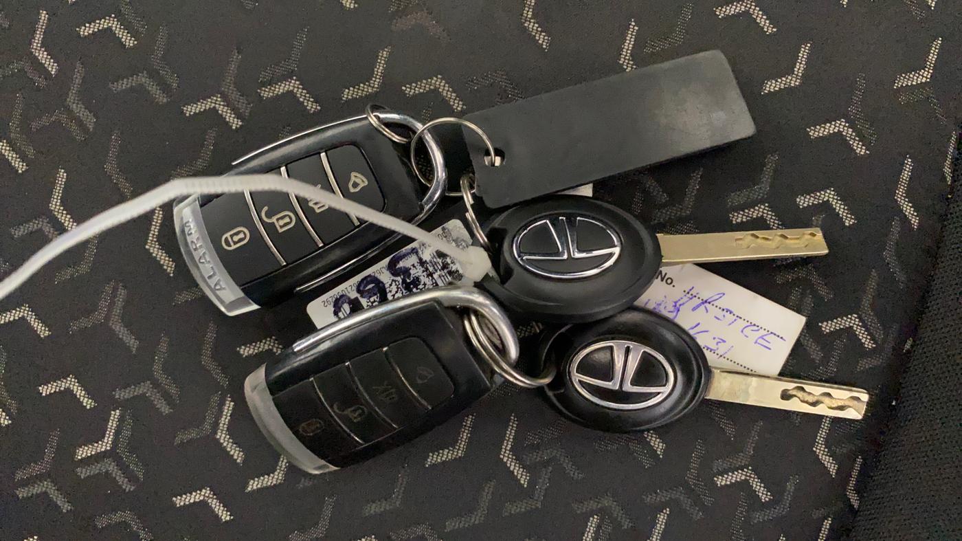 2021 Tata Tiago XE PETROL, Petrol, Manual, 24,131 km, Key Close Up