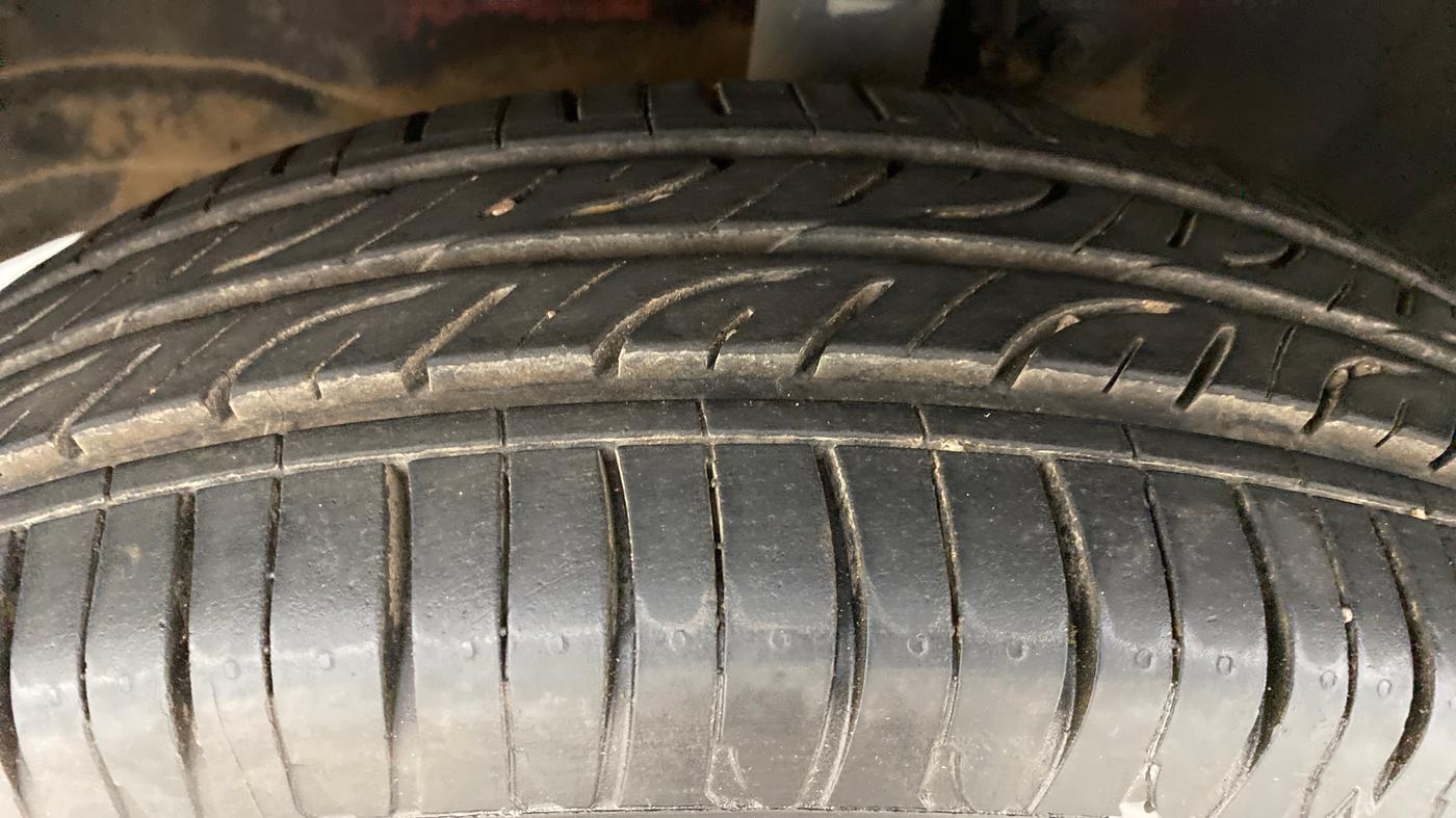 2013 Maruti Wagon R 1.0 VXI, Petrol, Manual, 31,344 km, Left Front Tyre Tread